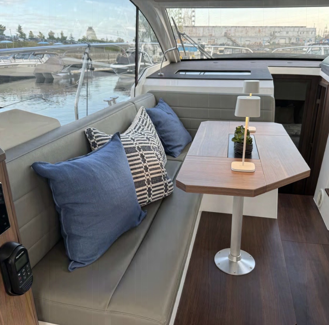 Sealine C330 2018