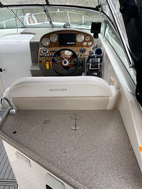 Rinker 300 Express 2006