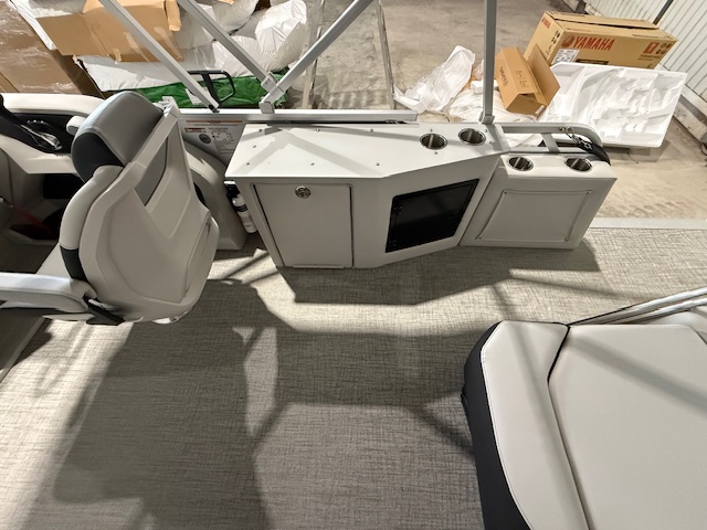 Legend Q21 RSS 2025 White Metallic 2025