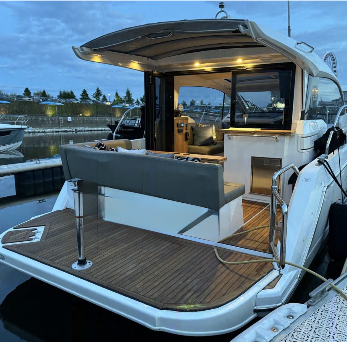 Sealine C330 2018